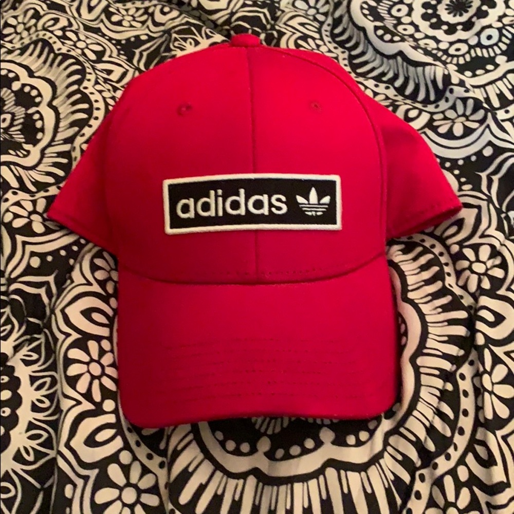 Adidas snap back hat